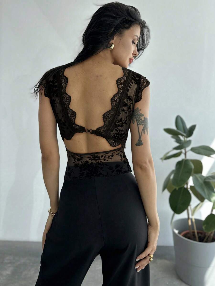 Firerie 女士黑色深 V 领花卉植绒紧身露背吊带背心上衣