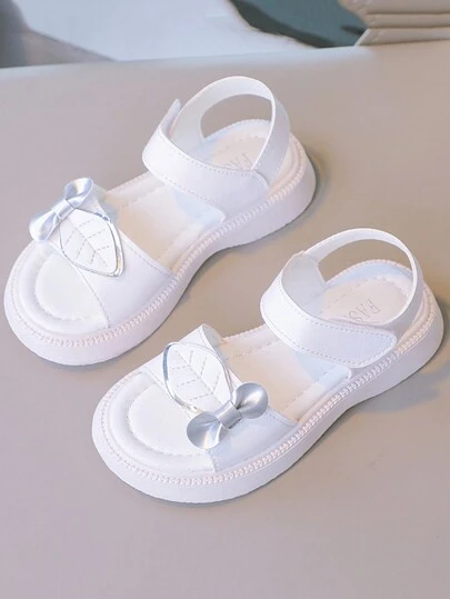 1 双女童纯色时尚新款儿童平底凉鞋，钩环扣露趾休闲凉鞋，轻便舒适简约叶子图案户外凉鞋，适合春夏季