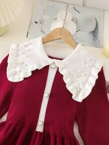 Robe-pull pour filles préadolescentes avec col oversize décoré de perles de faux, élégant et , couleur rouge angora à la mode, tissu doux et chaud. La conception côtelée ajustée ajoute de la sophistication, les couleurs contrastées et les perles de faux rehaussent la texture, convient pour un usage casual, les fêtes et les réunions de famille. Vivant et mignon, met en valeur les icônes de mode pour les filles.