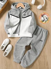 SHEIN Bộ 2 quần nỉ có mũ trùm đầu và quần nỉ họa tiết tiếng Anh mềm mại và dày, thoải mái và thời trang, đa năng cho bé trai, thích hợp cho bé trai mặc khi trở lại trường, mặc hàng ngày, mặc ngoài trời và chơi thể thao vào mùa thu/đông - Xám - Xem 2