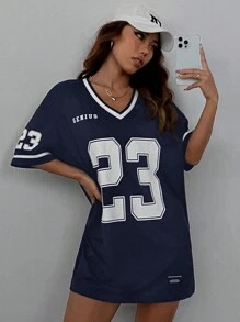 SHEIN EZwear 夏季休闲运动字母数字图案宽松V领短袖T恤裙，藏蓝色超大款针织衫连衣裙，女士运动衫，Y2K风格女士运动上衣，23号女士T恤，超大款T恤裙，棒球衫，女士T恤裙，女士运动裙，运动裙，足球裙，女士服装，女士折扣性感针织衫超大款连衣裙 - 藏蓝色 - 查看 4