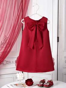 SHEIN Glamorique Kids 1 Stück Elegantesärmeloses Kleid mit großer Blumen-Schleife für Kleine Mädchen als Blumenmädchen, geeignet für Hochzeit, Party, Aufführung im Sommer. Das Kleid ist aus Satin gefertigt, dekoriert mit abnehmbarer Mädchen-Schleife und großer Blume am Saum, verkörpert Eleganz und Anmut, perfekt für Bankette und Bühnenauftritte.