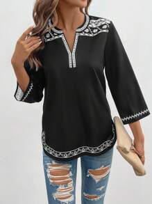 SHEIN LUNE Camisa Feminina Casual com Decote em V, Impressão Digital, Manga 3/4 - Preto - Visão 3