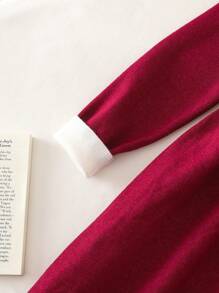 Robe-pull pour filles préadolescentes avec col oversize décoré de perles de faux, élégant et , couleur rouge angora à la mode, tissu doux et chaud. La conception côtelée ajustée ajoute de la sophistication, les couleurs contrastées et les perles de faux rehaussent la texture, convient pour un usage casual, les fêtes et les réunions de famille. Vivant et mignon, met en valeur les icônes de mode pour les filles.
