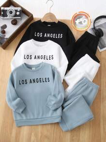 SHEIN Leap Crew 6 件套年轻男孩休闲校园风格舒适、时尚、实用的羊毛圆领运动衫和运动裤套装，带有英文图形设计，舒适厚实，适合青少年男孩返校、日常穿着、旅行、运动、秋冬季 - 黑色 - 查看 1