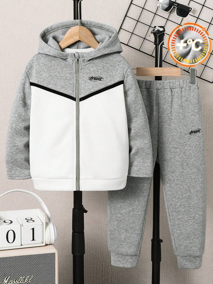 SHEIN Bộ 2 quần nỉ có mũ trùm đầu và quần nỉ họa tiết tiếng Anh mềm mại và dày, thoải mái và thời trang, đa năng cho bé trai, thích hợp cho bé trai mặc khi trở lại trường, mặc hàng ngày, mặc ngoài trời và chơi thể thao vào mùa thu/đông - Xám - Xem 1