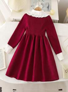 Robe-pull pour filles préadolescentes avec col oversize décoré de perles de faux, élégant et , couleur rouge angora à la mode, tissu doux et chaud. La conception côtelée ajustée ajoute de la sophistication, les couleurs contrastées et les perles de faux rehaussent la texture, convient pour un usage casual, les fêtes et les réunions de famille. Vivant et mignon, met en valeur les icônes de mode pour les filles.