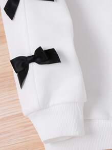 年轻女孩和年轻女孩蝴蝶结装饰圆领运动衫，适合日常穿着 - 白色 - 查看 5