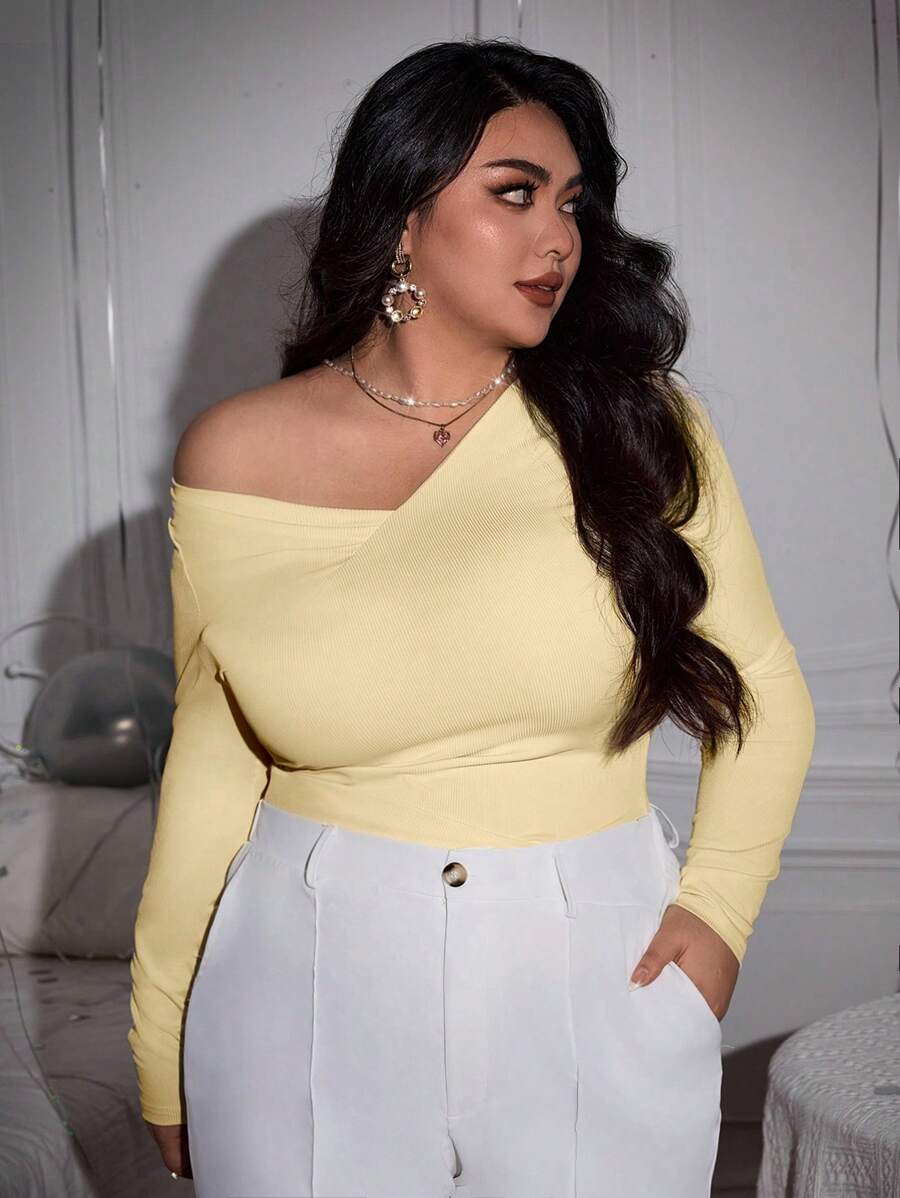 SHEIN Privé 大码女式优雅单肩露肩双款式性感罗纹高弹力面料长袖 T 恤，适合通勤和上学年，秋季 - 杏色 - 查看 1