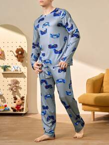 Happy Jammies Set de pijama de 2 piezas con diseño navideño todo sobre todo, con top de cuello redondo de manga larga y pantalón largo para hombre, ropa de estar por casa casual
