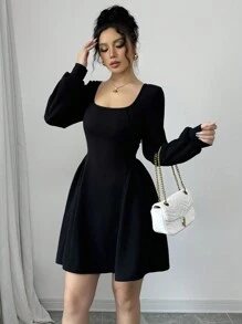 Rafferiza Vestido negro de manga larga mini con cuello cuadrado, cintura ceñida y fruncido lateral en forma de línea A - Negro - Ver 5