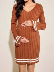 SHEIN Jersey de manga larga con cuello en V, de punto acanalado y estampado para maternidad
