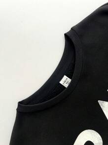 SHEIN 青少年男孩宽松图案印花圆领运动衫和抽绳裤 2 件套 - 黑色 - 查看 5