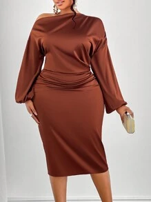 SOLERSUN Vestido ajustado de mujer de satén con cuello asimétrico, fruncido lateral y largo maxi, outfit de moda para mujer