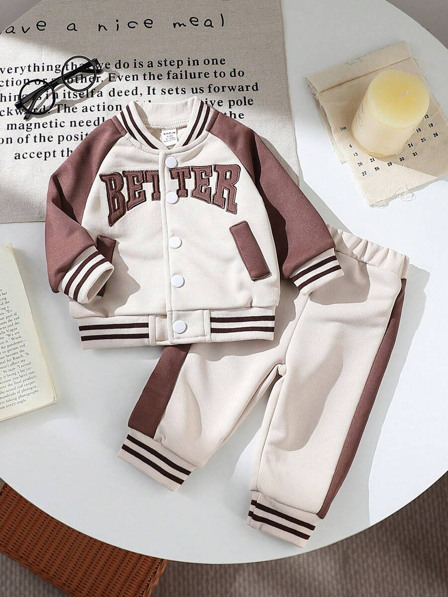 Conjunto de chaqueta de béisbol y pantalones de moda casual para bebé niño con bordado de letras y parches, adecuado para usar a diario en primavera, otoño e invierno, para paseos y viajes - Albaricoque - Ver 1