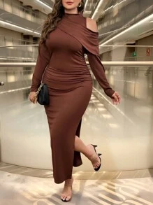 SHEIN Privé Plus Size Elegant Commute Office Sophisticated High-End Afternoon Tea Slightly Sexy Date Music Concert Party INS Retro High Slit Long Wrap Dress With One-Shoulder And Waist Definition, Suitable For Holiday, New Year, Party, Office - Brown - View 4