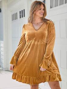SHEIN LUNE Plus Size Casual Solid Color Bell Sleeve Dress, Autumn Holiday Dress Women Sparkly Dress New Year Winter Clothes For Women New Years Women Outfit