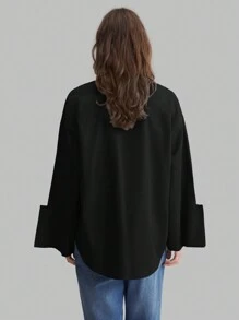 Ontre 2025 Nueva camiseta de manga larga casual de negocios para mujer, Top de cuello en V minimalista, camiseta personalizada negra tipo button, ropa casual para mujeres de negocio, atuendo de oficina para la mujer y outfit para maestras, estilo de Estocolmo, otoño