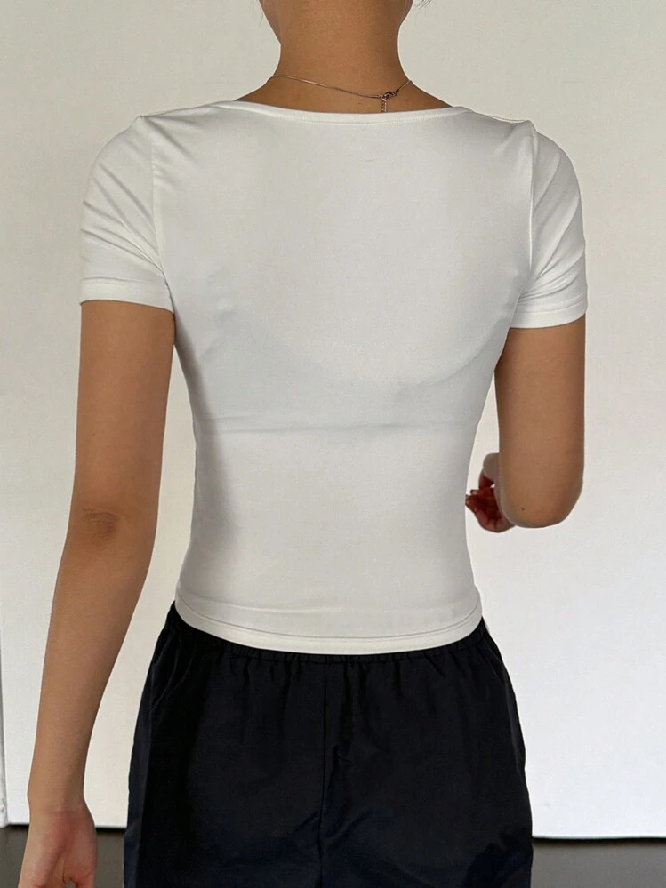 DAZY Camiseta ajustada de mujer con cuello cuadrado y mangas cortas de unicolor, uso casual diario, tops cortos para mujeres - Blanco - Añade 5