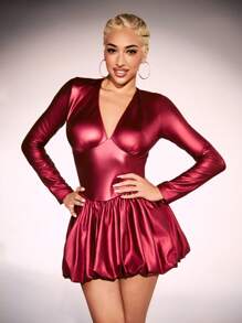 Zolique Vestido corto de cuello en V profundo con efecto estiramiento, piel sintética de PU arrugada, para otoño/invierno. Vestidos de manga larga de Año Nuevo, sexy, de club, fiestas y rave para mujer en color borgoña metálico. - Burdeos - Ver 1