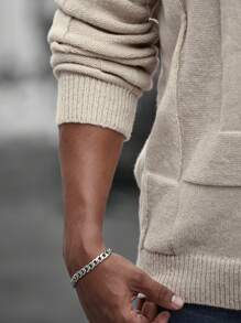 Manfinity Homme 2024 Pulover cald pentru bărbați matur, care prezintă un farmec elegant și domnesc. Stilul de design matur și constant, cu linii simple și generoase, fără prea multă decorare elegantă, dar emanând un lux reținut. Fie că este vorba de stilul clasic de culoare solidă sau de designul texturat discret, acesta poate prezenta stabilitatea și magnanimitatea bărbaților. În această toamnă, poartă acest pulover pentru bărbați și folosește maturitatea și încrederea pentru a-ți scrie propriul capitol de modă.