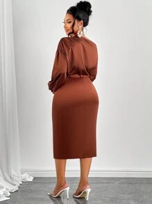 SOLERSUN Vestido ajustado de mujer de satén con cuello asimétrico, fruncido lateral y largo maxi, outfit de moda para mujer