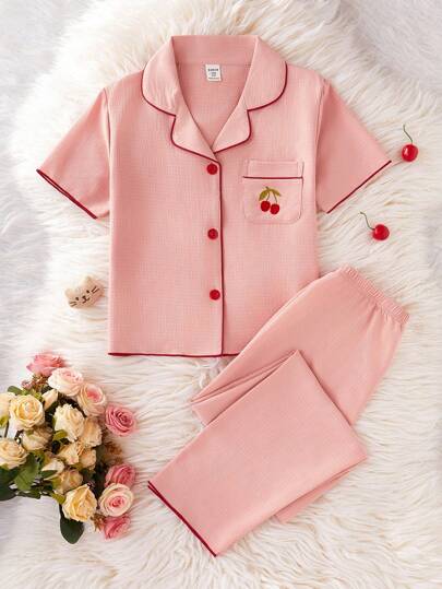 SHEIN 2 件套女童休闲可爱珊瑚粉樱桃刺绣长裤和宽松短袖睡衣套装