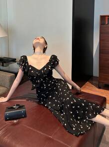 DAZY Váy dạ hội tay ngắn họa tiết hoa lá dọc thân, viền bèo nhún, dáng bohemian, đi biển mùa hè cho nữ - màu đen - Xem 5