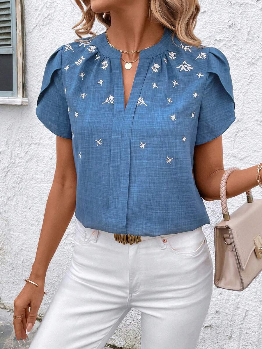 SHEIN Clasi Blusa con cuello en V, mangas acampanadas y bordado floral, atuendo de vacaciones para mujer