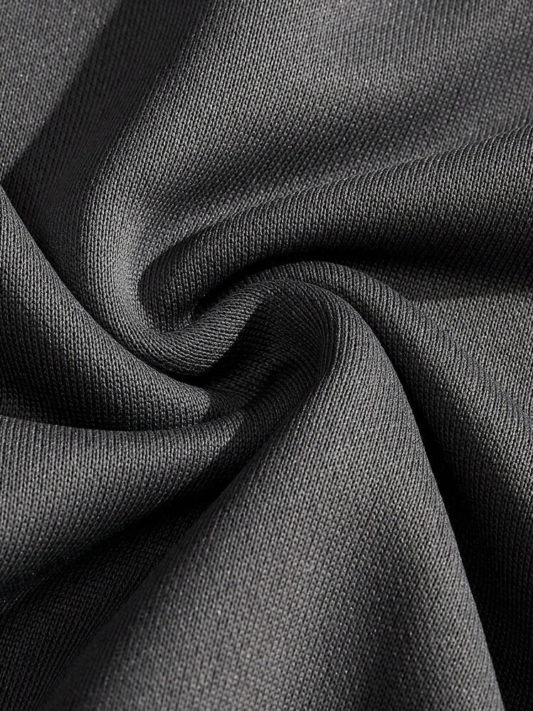 Manfinity RebelGame 男士印花宽松落肩圆领针织套头衫 - 深灰色 - 查看 3