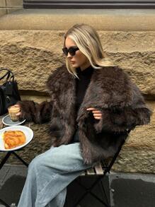 Aloruh Women's Winter Coat, Elegant Commuter Warm And Cold-Proof Coat, Brown Fur Coat  Chocolate Color Party  Fur Oversized Fluffy Collar Long Sleeve Dual-Tone Jacket, Autumn/Winter