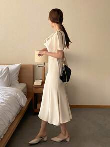 DAZY Vestido elegante de manga corta con cuello de volantes y cola de pez para mujeres