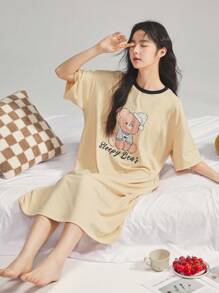 DAZY فستان نوم فضفاض مزين بطباعة الدب الصغير مع ياقة متباينة الألوان مقاس كبير الحجم - أصفر - مشاهدة 4