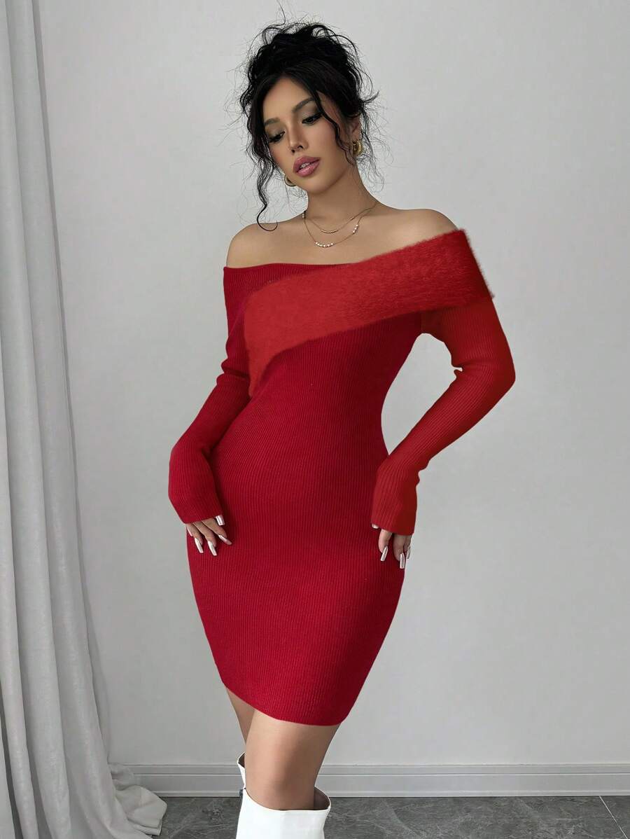 SHEIN Unity Vestido de suéter de manga larga con hombros descubiertos, elegante y de unicolor con contraste de color y textura de peluche para Navidad y Año Nuevo - Rojo - Ver 1