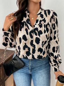 SHEIN Frenchy Blusa casual con hombros descubiertos con estampado de leopardo para tallas grandes, otoño/invierno, estampado de guepardo