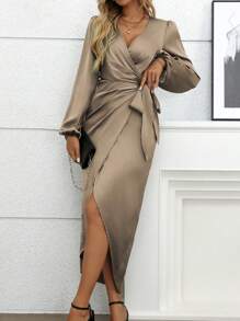 SHEIN Clasi 女士纯色缎面闪亮优雅派对连衣裙 V 领，前褶，泡泡袖，收腰，不对称高低下摆，长袖连衣裙，适合日常穿着 - 卡其色 - 查看 4