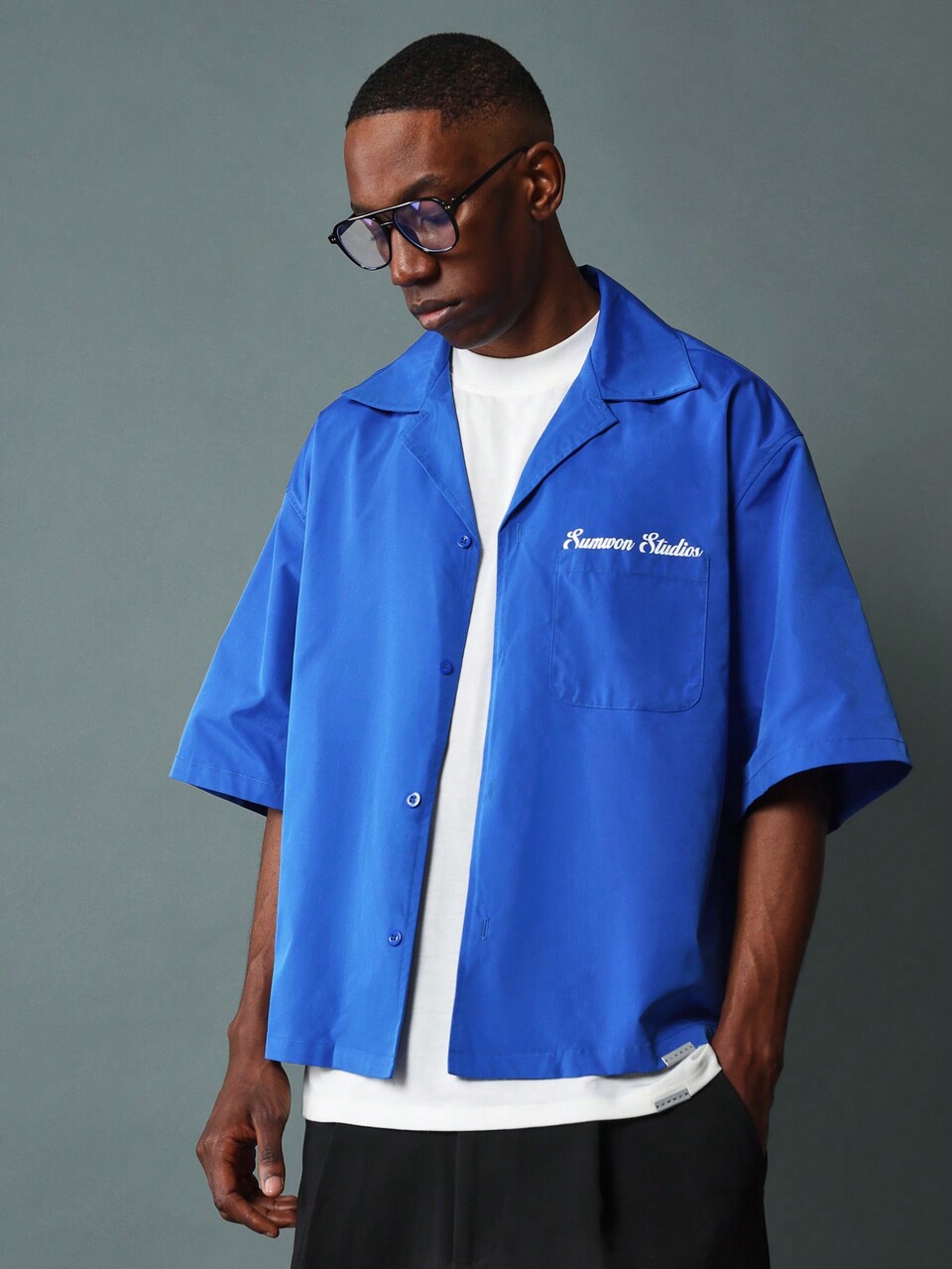 SUMWON Camisa de Manga Curta Revere de Ajuste Quadrado em Nylon com Estampa Gráfica