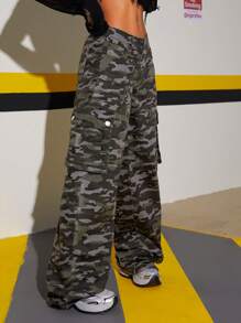 SHEIN ICON Women Loose Fit Fashionable Camo Cargo Jeans