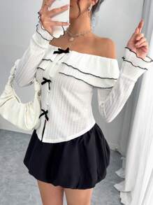 SHEIN Vestido de vacaciones/fiesta con cuello halter de malla con estampado floral azul y blanco para adolescentes, estilo vintage/elegante, con volante blanco con lazo en el hombro descubierto. Camisa de punto texturizada con cuello redondo de manga larga decorada, atuendo casual de primavera para ir a la escuela para chicas adolescentes.