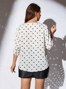 SHEIN Clasi Blus Ukuran Besar Motif Hati Leher V Trim Bergelombang Lengan Pendek, Untuk Musim Semi, Hari Valentine - MultiWarna - View 2