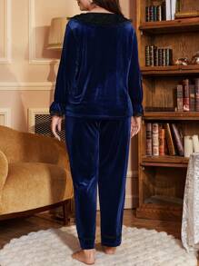 大码天鹅绒与蕾丝拼布长袖睡衣套装