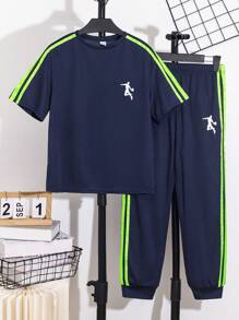 SHEIN 2 件套青少年男孩运动条纹设计短袖 T 恤和裤子套装，情人节 T 恤，情人节儿童服装 - 寶藍色 - 查看 4