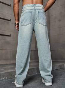 Manfinity Homme Plus Size Men's Simple Front Button Pocket Casual Denim Jeans - Light Wash - View 2