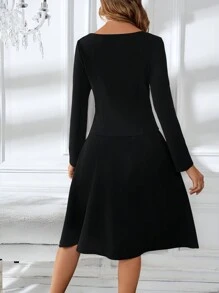 EMERY ROSE Đầm ngắn thanh lịch cổ chữ V ren màu trơn tương phản cho nữ dài tay - Màu Khaki - Xem 3