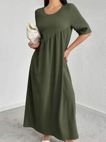 Mulvari Damen einfarbiges Rundhals Kurzarm Plissee Lässiges Kleid in Losepassform