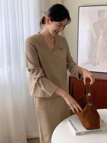 DAZY 2pcs/Set French Fashion V-Neck Blouse And Straight High-Waisted Skirt