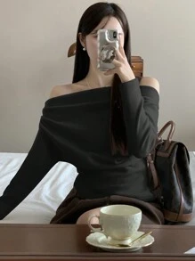 DAZY Áo thun nữ trễ vai xếp ly, màu trơn, trang phục thường ngày tối giản, quần áo mùa thu - màu đen - Xem 3