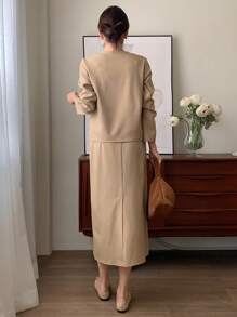 DAZY 2pcs/Set French Fashion V-Neck Blouse And Straight High-Waisted Skirt