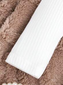 SHEIN 婴儿（女孩）优雅可爱的黑色花朵泡泡裙套装搭配白色罗纹 T 恤，春/秋 - 白色 - 查看 8