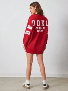 SHEIN EZwear Vestido sudadera moda de dopamina con estampado de letra de hombros caídos